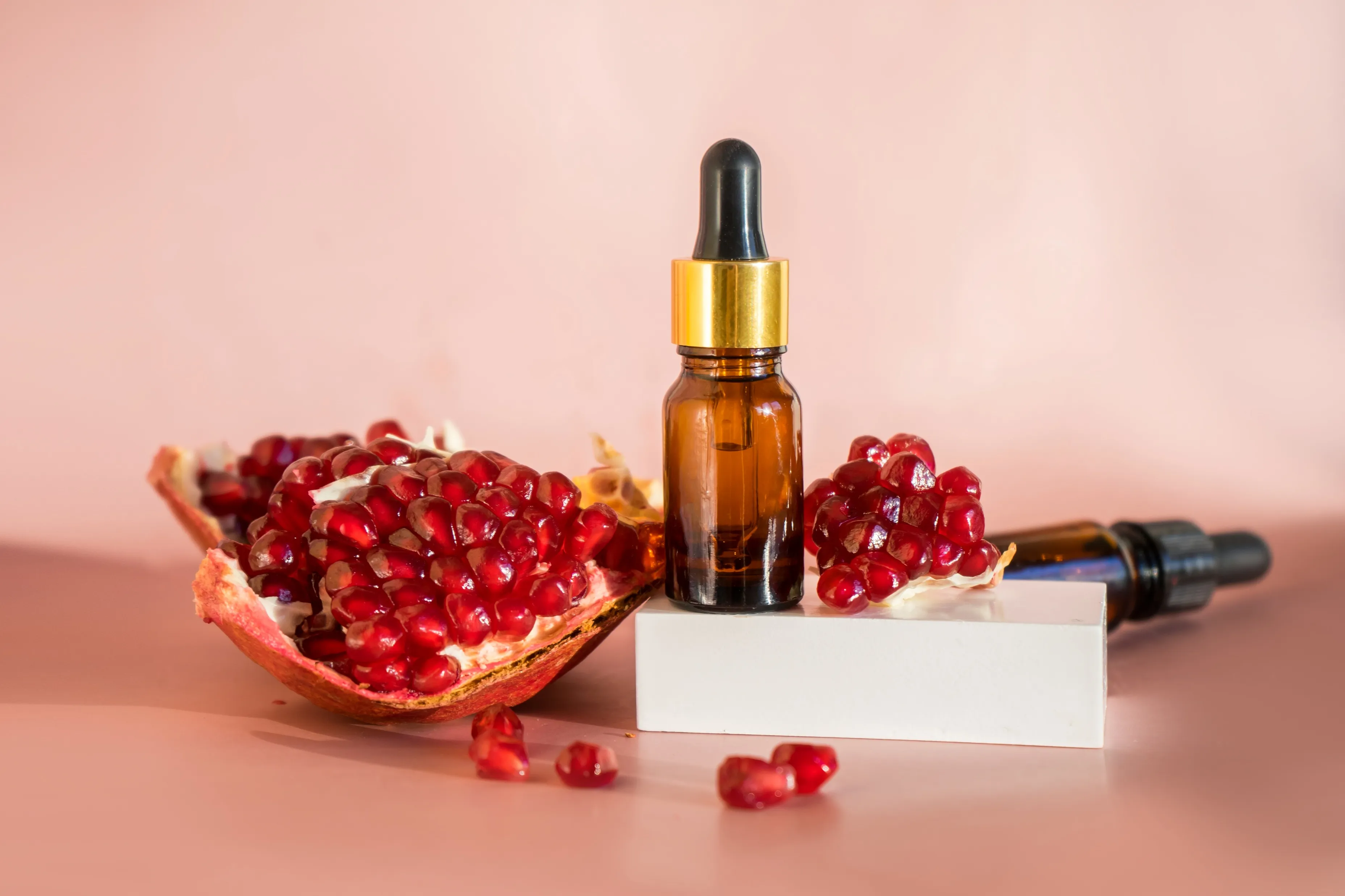 Pomegranate and natural extracts