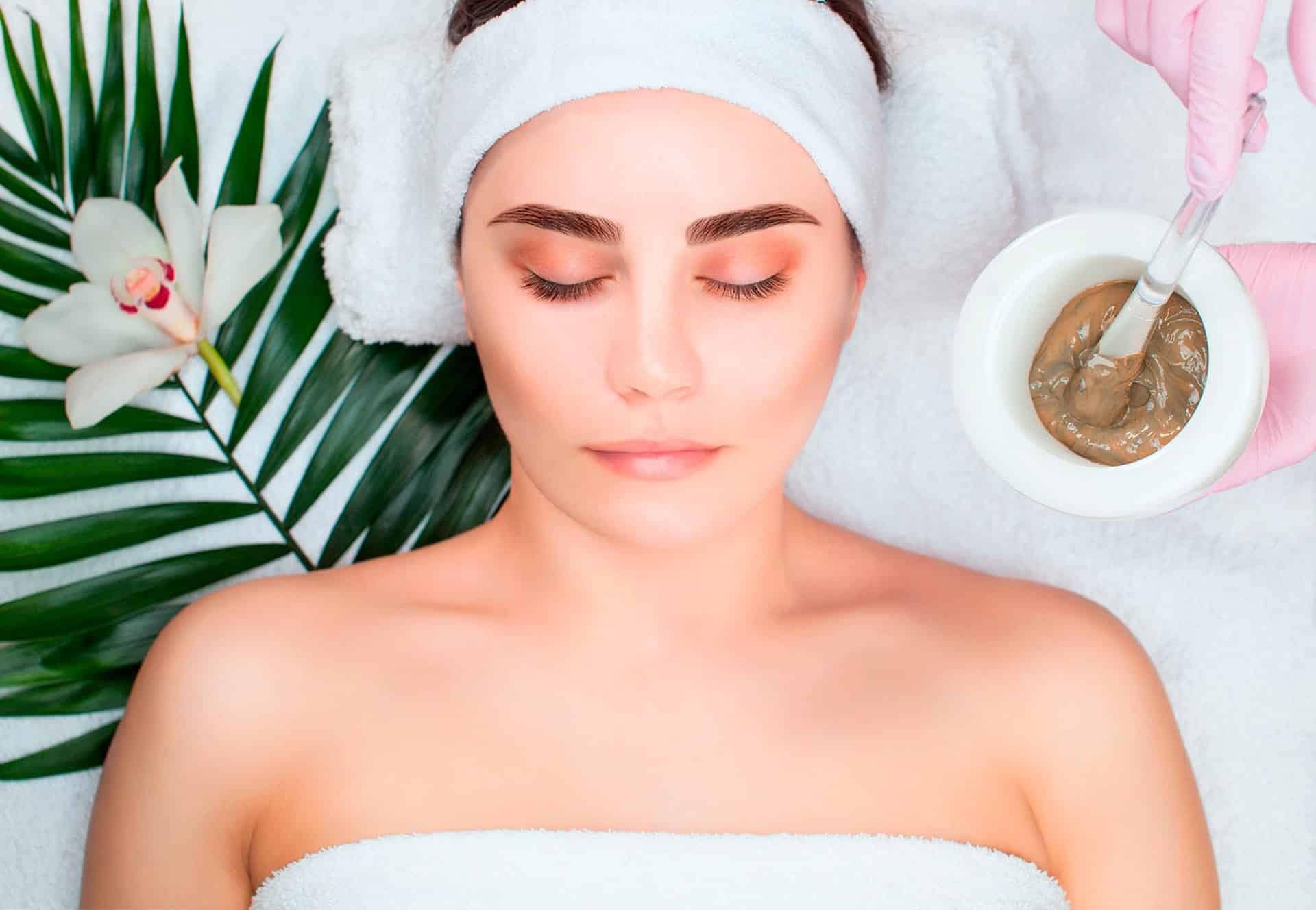 Luxury Facial Treatment with Back Massage and Light Therapy