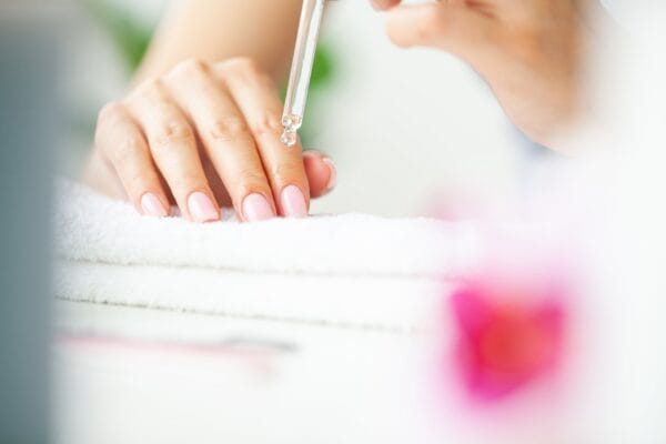 Manicure med lak eller olie