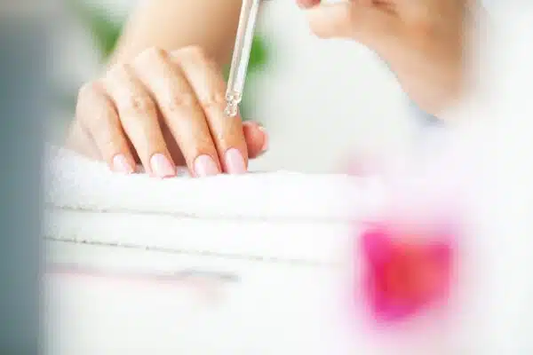 Manicure med lak eller olie