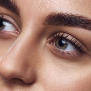Lash lift og Brow lamination - Inklusive farvning af vipper og bryn (Pakkepris) - Nordic Skin College