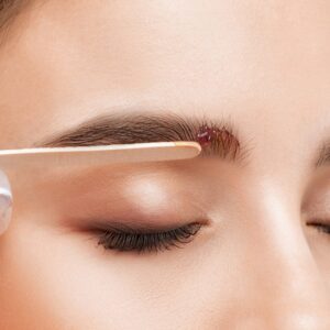 Farvning af bryn inkl ret - Nordic Skin College